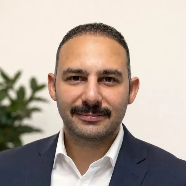 Porträt von Nadir Sahin, Geschäftsführer von Echtbild Media und direkter Ansprechpartner für Ihre Anfrage